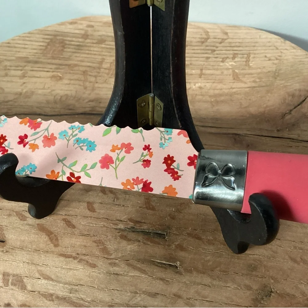 🔴 Pioneer Women - Bread Knife / Carving Knife - Beautiful & Colorful Design